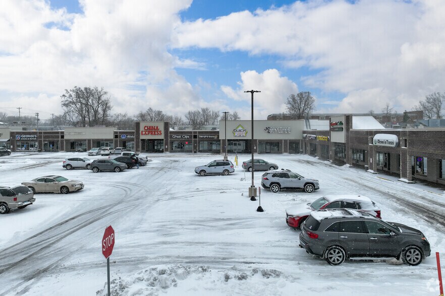 3673 Lexington Ave N, Arden Hills, MN à louer - Photo de l’immeuble – Image 3 sur 6