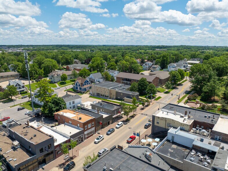 2218 College St, Cedar Falls, IA à louer - Aérien – Image 3 sur 20