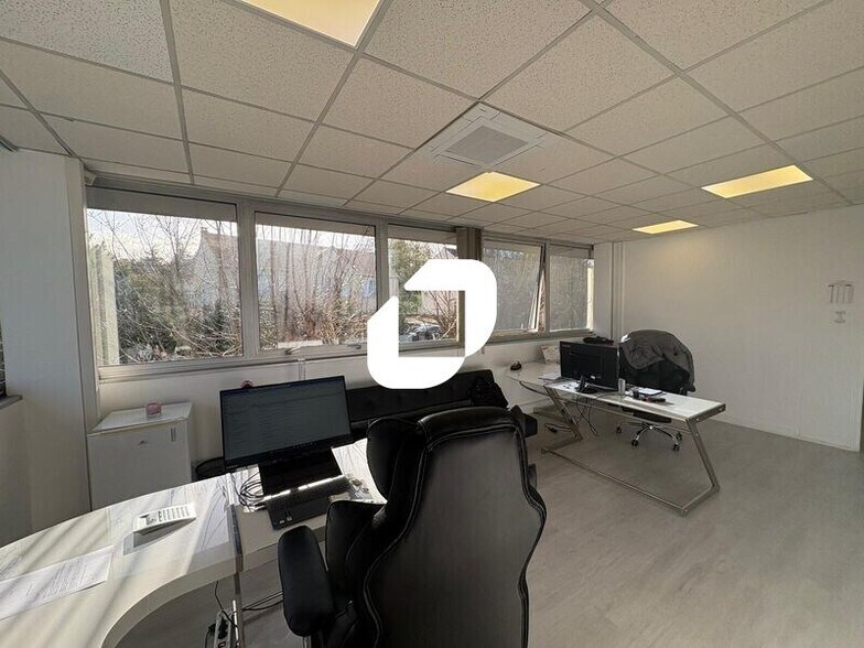 Bureau dans Saint-Germain-en-Laye à vendre - Photo intérieure – Image 2 sur 5