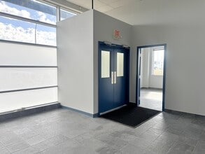 19 Aero Dr NE, Calgary, AB à louer Photo intérieure– Image 2 sur 2