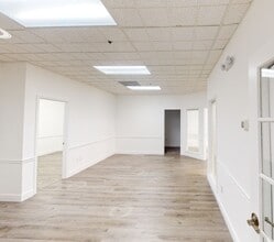 759 SW Federal Hwy, Stuart, FL à louer Numérisation 3D Matterport– Image 1 sur 9