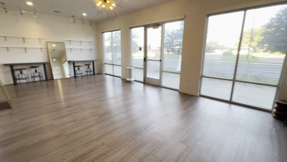 4361 S Congress Ave, Austin, TX à vendre - Vidéo sur l’annonce professionnelle – Image 2 sur 37