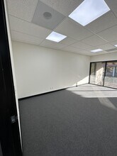 5700 Corsa Ave, Westlake Village, CA à louer Photo intérieure– Image 2 sur 4