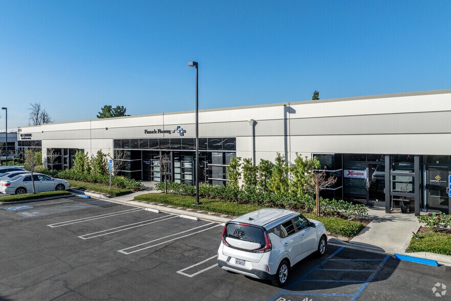 2284 N Glassell St, Orange, CA à louer - Photo de l’immeuble – Image 2 sur 6