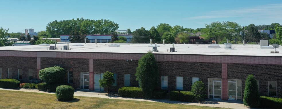 1421-1431 Armour Blvd, Mundelein, IL à louer - Photo de l’immeuble – Image 3 sur 4