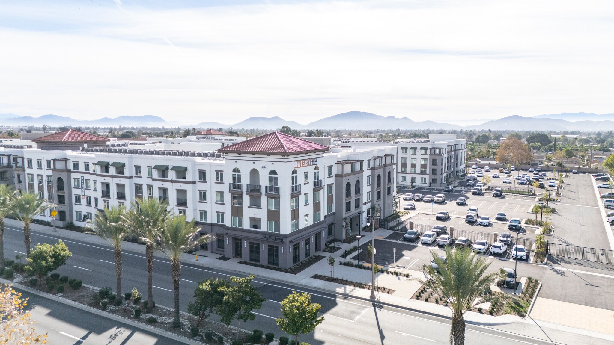 14817 Foothill Blvd, Fontana, CA à louer Photo principale– Image 1 sur 43