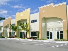 Warehouse with Office Space #200 - Immobilier d'entreprise