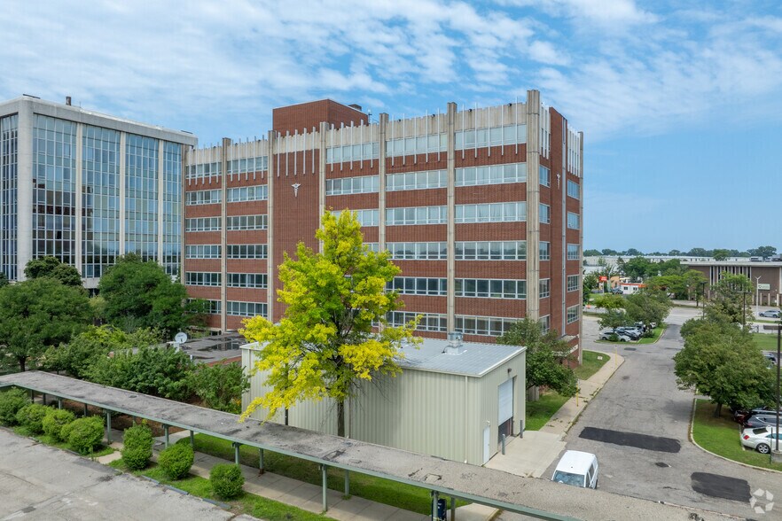 20905 Greenfield Rd, Southfield, MI à vendre - Photo de l’immeuble – Image 2 sur 26