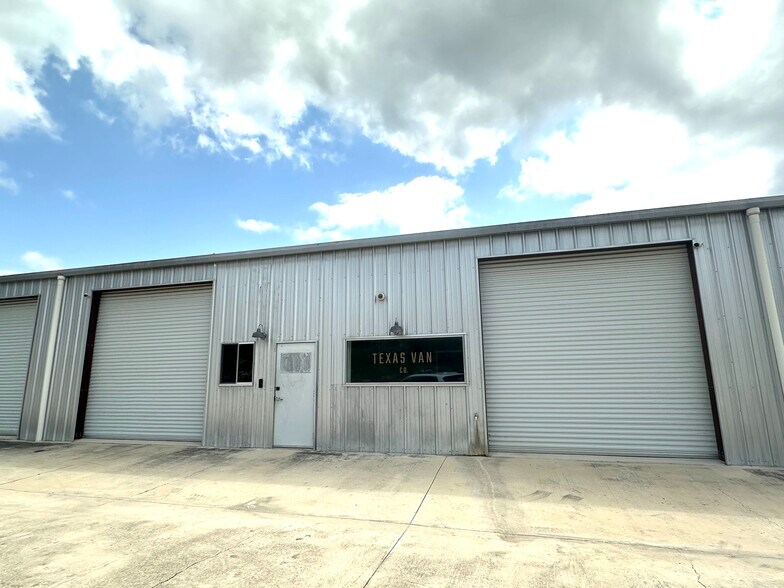 18281 FM 150 W, Driftwood, TX à louer - Photo de l’immeuble – Image 1 sur 1