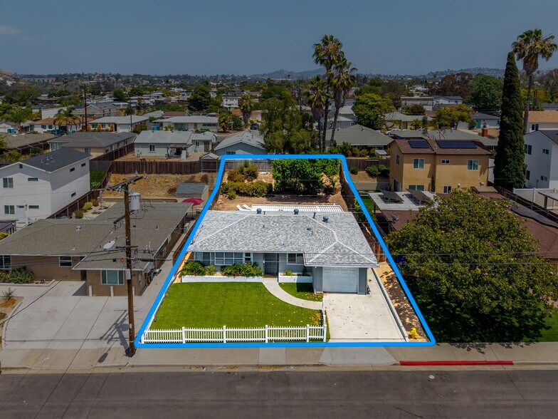 5205 Tipton St, San Diego, CA à vendre - Photo de l’immeuble – Image 1 sur 8