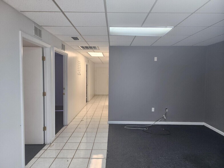 3705 Century Blvd, Lakeland, FL à louer - Hall d’entrée – Image 2 sur 4