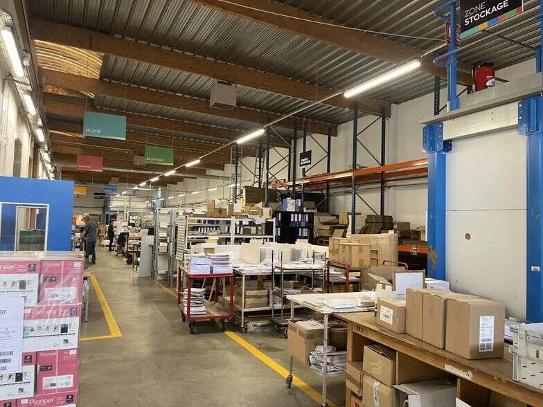 Local d’activités dans Colombes à louer - Photo de l’immeuble – Image 2 sur 10