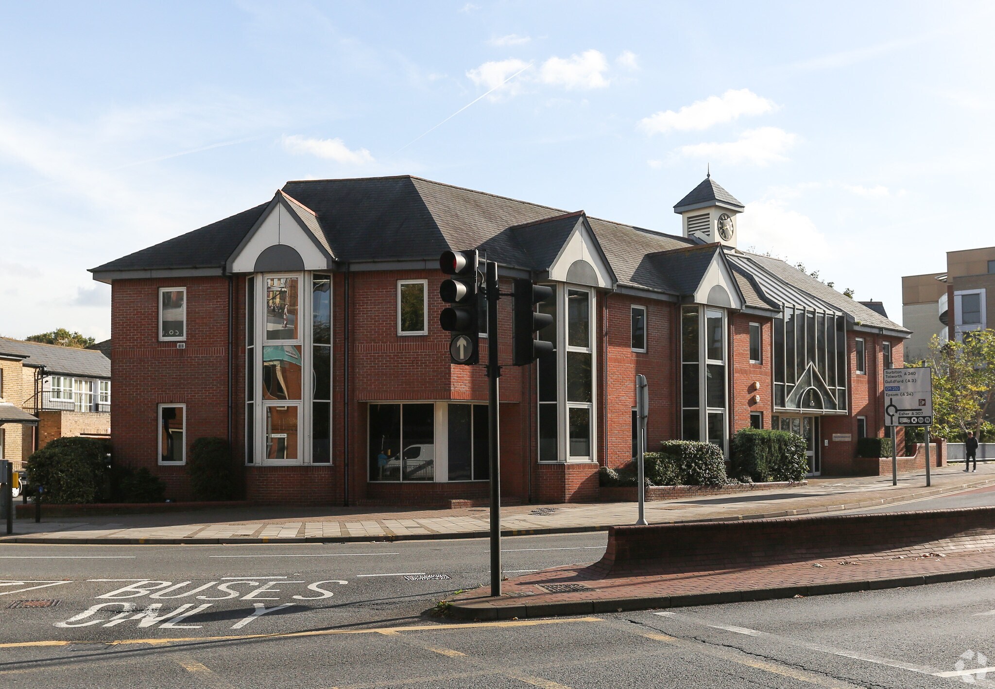 1 Wheatfield Way, Kingston Upon Thames à louer Photo principale– Image 1 sur 7