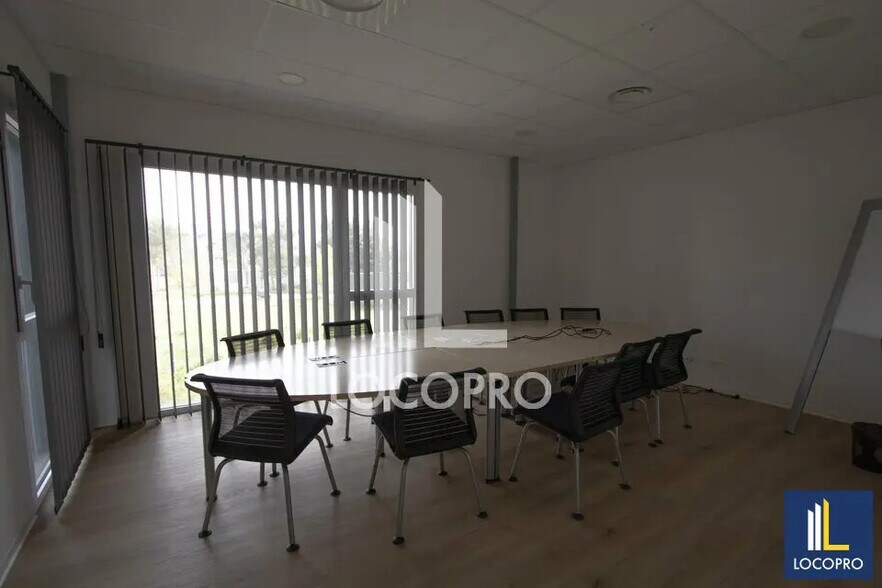 Bureau dans Rousset à louer - Photo de l’immeuble – Image 3 sur 8