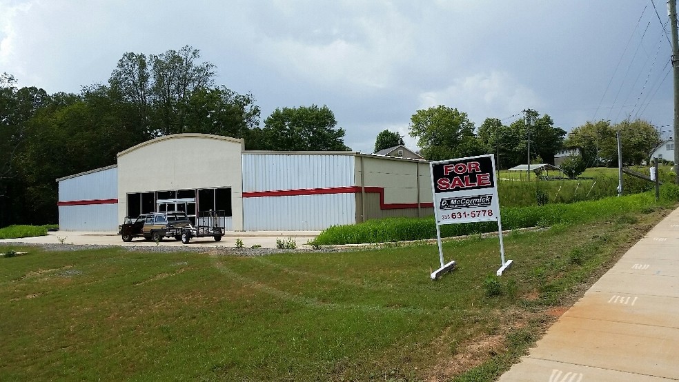 33 Sparta Rd, North Wilkesboro, NC à louer - Photo de l’immeuble – Image 3 sur 6