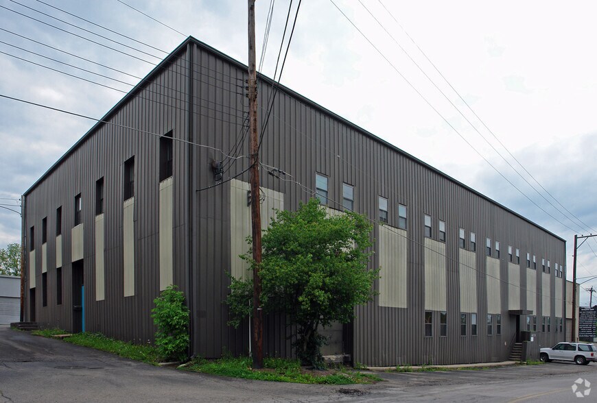 4212 Airport Rd, Cincinnati, OH à louer - Photo de l’immeuble – Image 2 sur 5