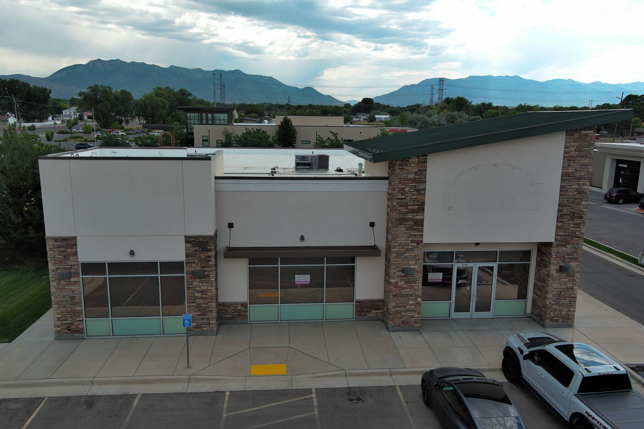 5640 S 3500 W, Roy, UT à louer Photo principale– Image 1 sur 5