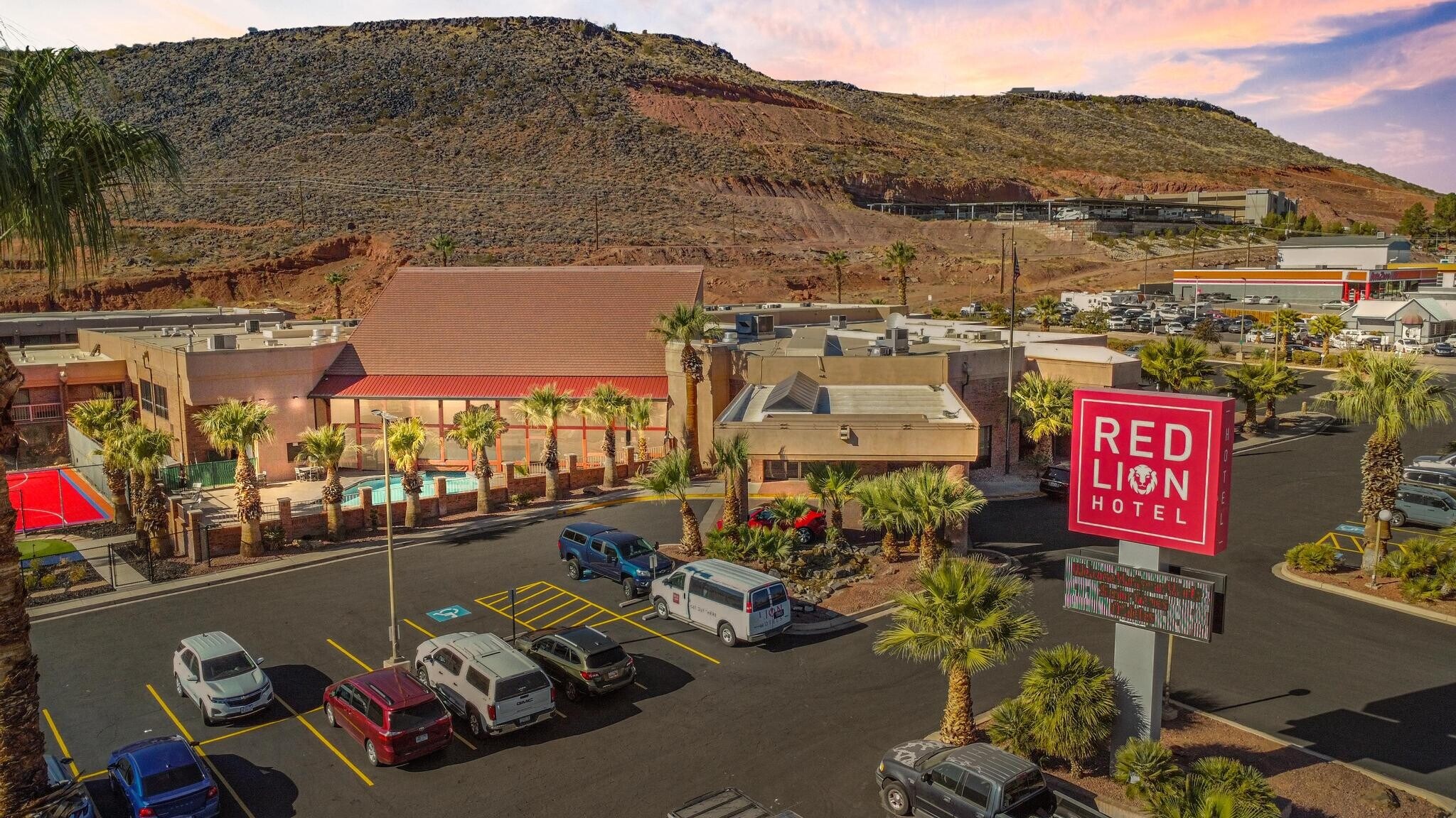 850 S Bluff St, St George, UT à vendre Photo de l’immeuble– Image 1 sur 101
