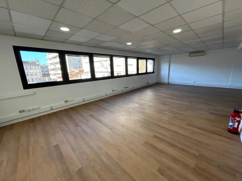 Bureau dans Marseille à louer - Photo de l’immeuble – Image 2 sur 8