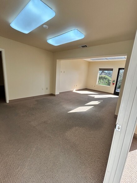 11860 Kemper Rd, Auburn, CA à louer - Photo intérieure – Image 2 sur 19
