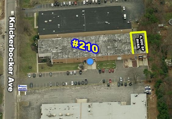 210 Knickerbocker Ave, Bohemia, NY à louer - Photo de l’immeuble – Image 2 sur 2