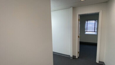 7820 Sudley Rd, Manassas, VA à louer - Vidéo sur l’annonce professionnelle 