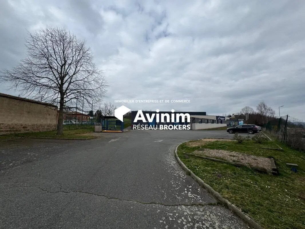 Industriel/Logistique dans Saint-Clément-les-Places à vendre Photo de l’immeuble– Image 1 sur 24