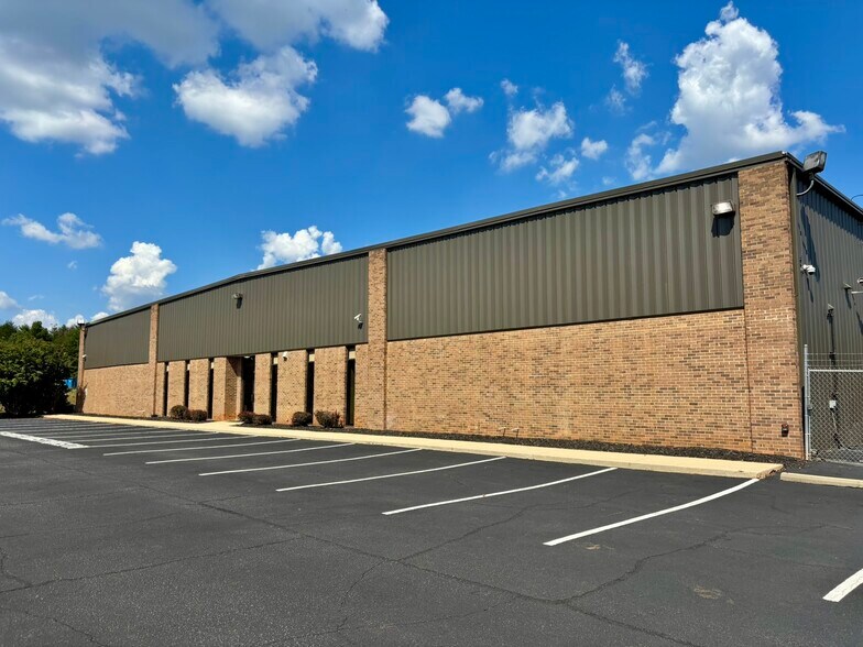 240 Commerce Ct, Duncan, SC à louer - Photo de l’immeuble – Image 3 sur 4