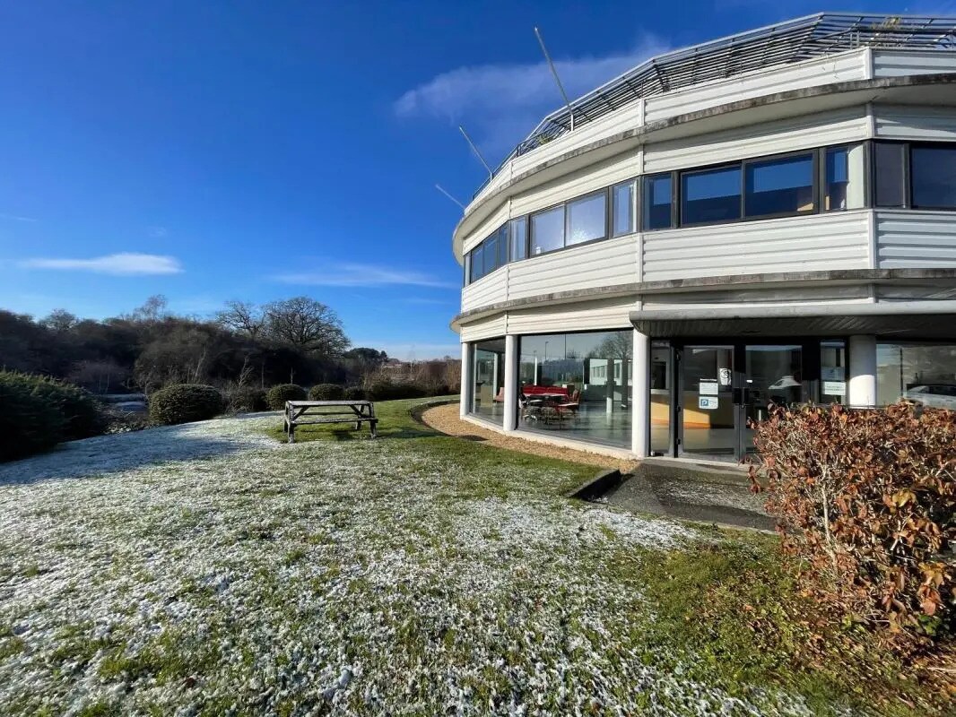 Local d’activités dans Vannes à louer Photo de l’immeuble– Image 1 sur 4