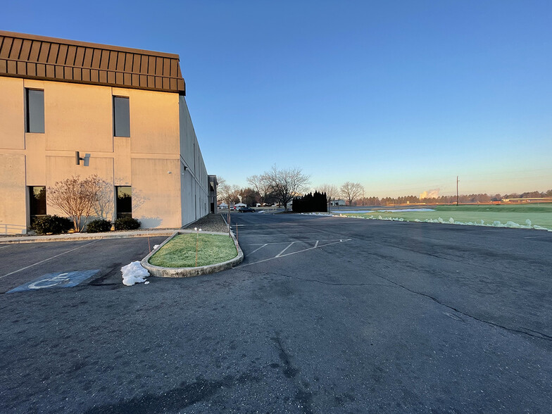 5275 E Trindle Rd, Mechanicsburg, PA à louer - Photo de l’immeuble – Image 3 sur 5
