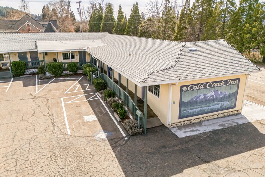 724 N Mount Shasta Blvd, Mount Shasta, CA à vendre - Photo de l’immeuble – Image 3 sur 14