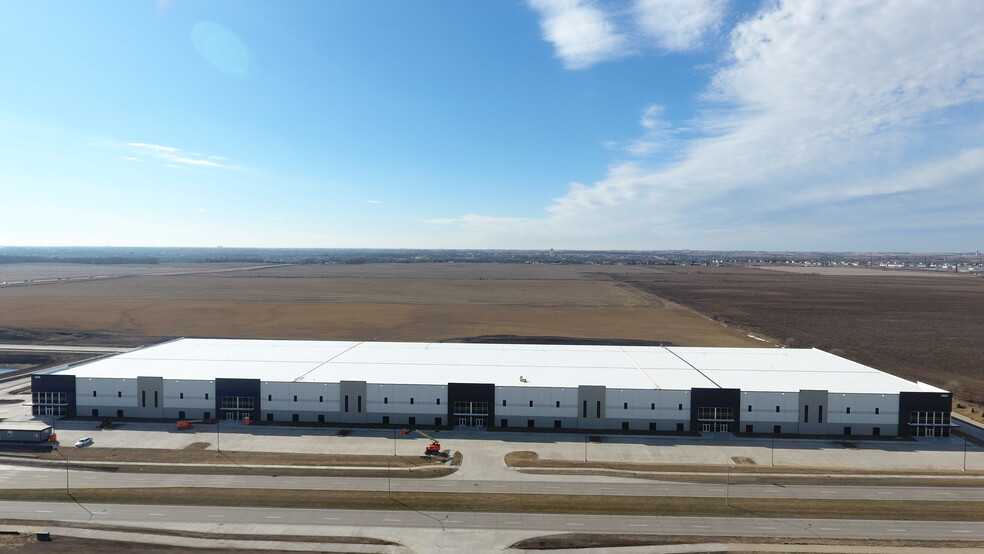 128th St And Meredith Dr, Urbandale, IA à louer - Photo de l’immeuble – Image 1 sur 5