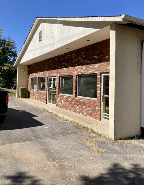 2121 Roanoke Blvd, Salem, VA à vendre - Photo de l’immeuble – Image 1 sur 8