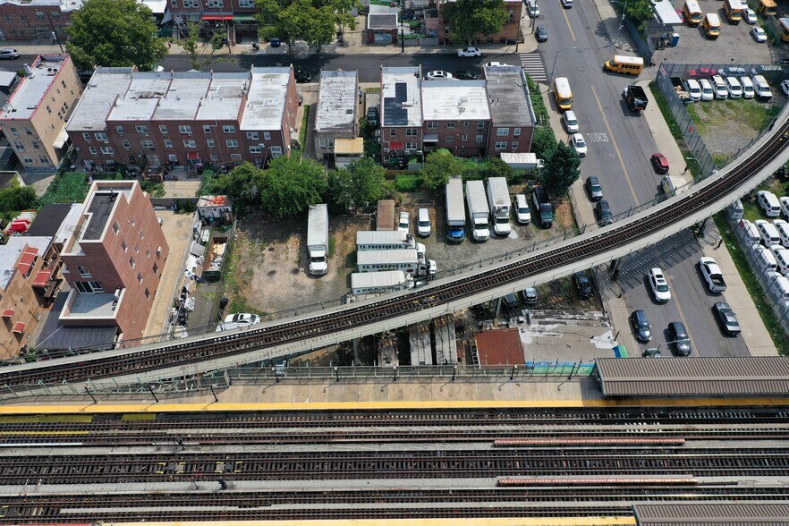 2383 Stillwell Ave, Brooklyn, NY à vendre - Photo de l’immeuble – Image 2 sur 7