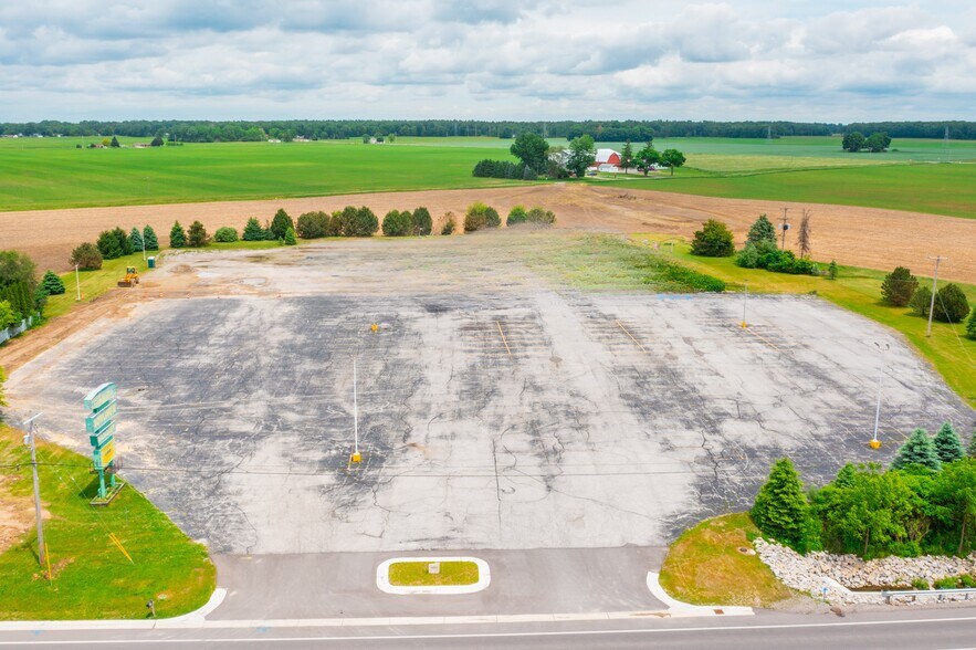 6817 Dixie Hwy, Bridgeport, MI à vendre - Photo principale – Image 1 sur 1