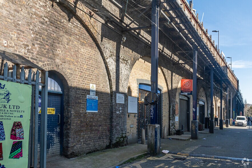 Resolution Way, Londres à louer - Photo de l’immeuble – Image 2 sur 6