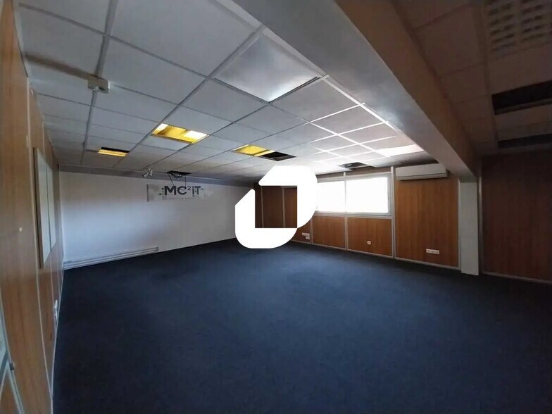 Local d’activités dans Montpellier à louer - Photo de l’immeuble – Image 2 sur 13