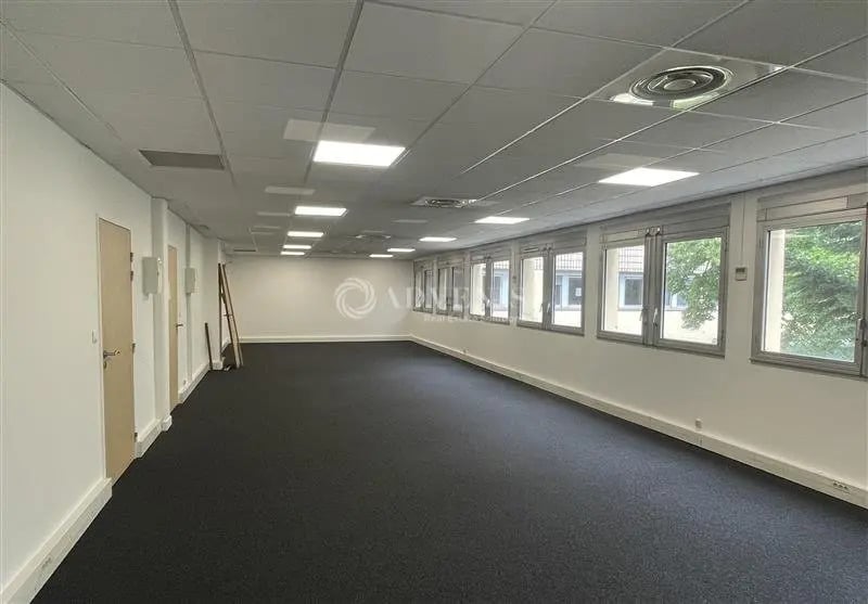 Bureau dans Aulnay-sous-Bois à louer - Photo intérieure – Image 3 sur 8