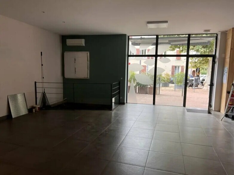 Local commercial dans Grézieu-la-Varenne à vendre - Photo de l’immeuble – Image 2 sur 5