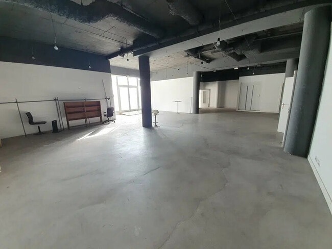 Plus de détails pour Local commercial à louer