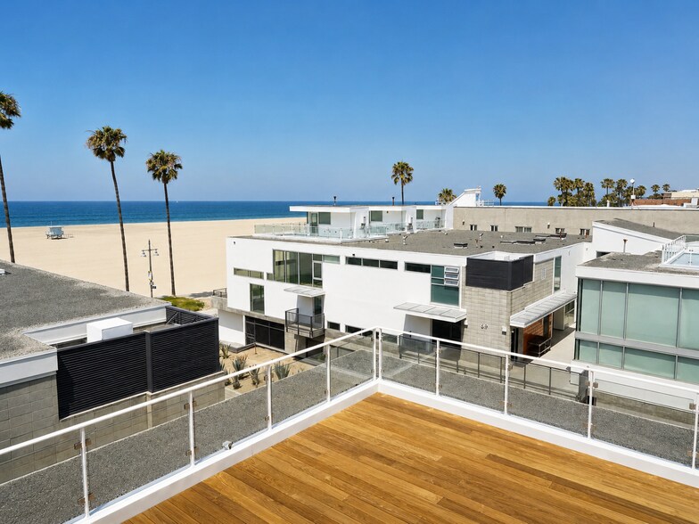 701 Ocean Front Walk, Venice, CA à louer - Photo de l’immeuble – Image 3 sur 11