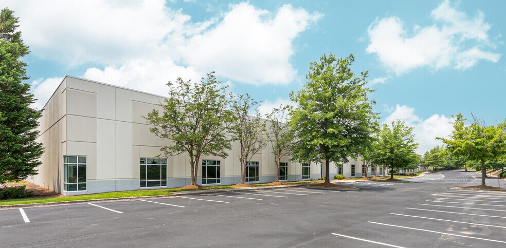 4336 Federal Dr, Greensboro, NC à louer - Photo de l’immeuble – Image 3 sur 9