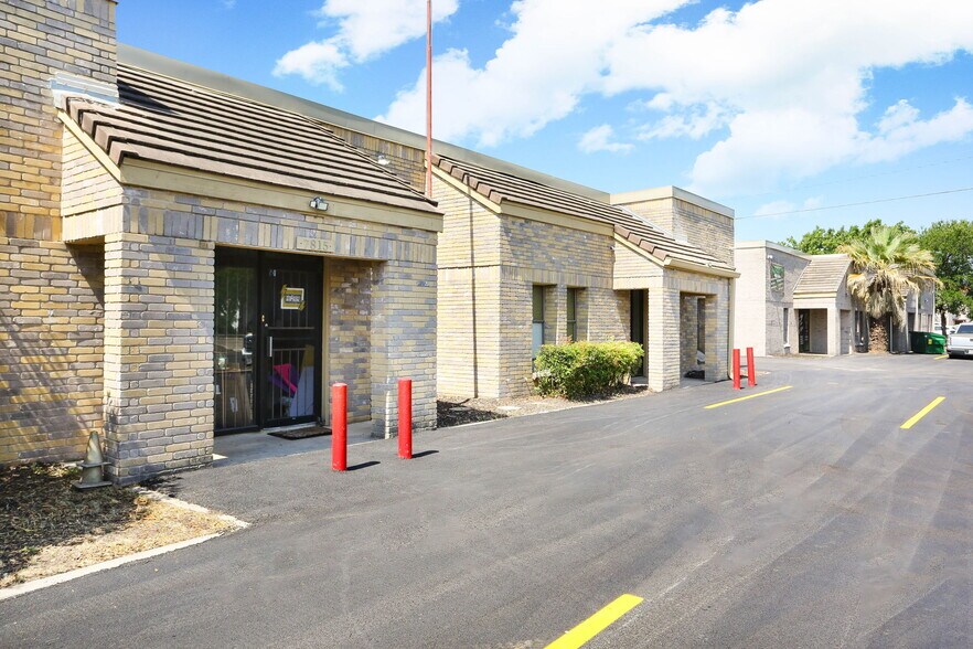 7819 Fortune Dr, San Antonio, TX à louer - Photo de l’immeuble – Image 2 sur 5