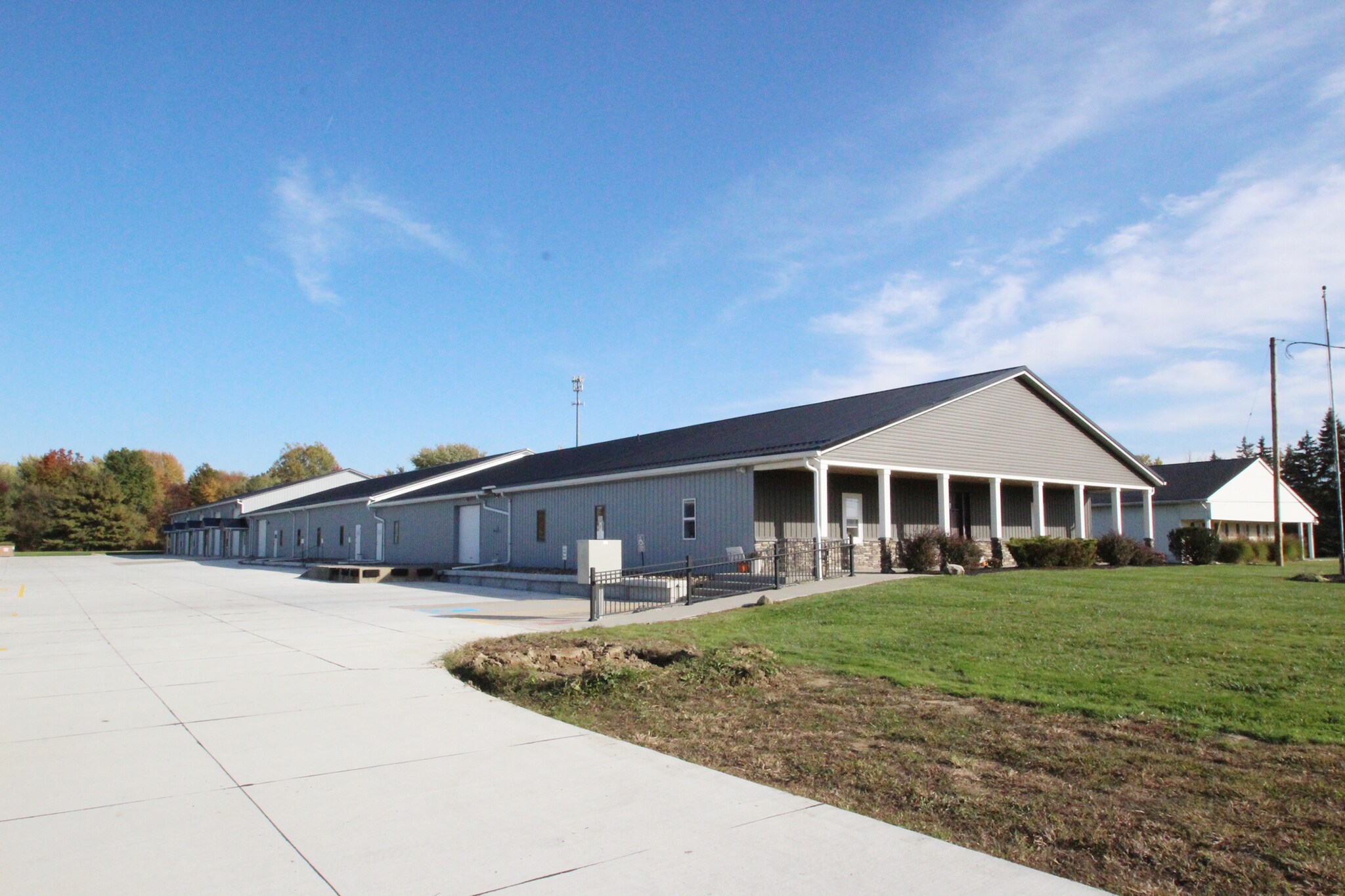 4983 Ridge Rd, Medina, OH à louer Photo principale– Image 1 sur 11