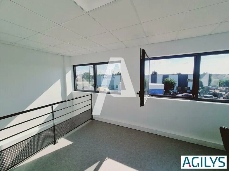 Local d’activités dans Corbeil-Essonnes à louer - Photo de l’immeuble – Image 2 sur 7
