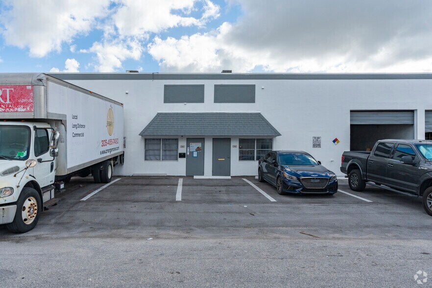 764-778 NW 57th Ct, Fort Lauderdale, FL à louer - Photo de l’immeuble – Image 2 sur 2