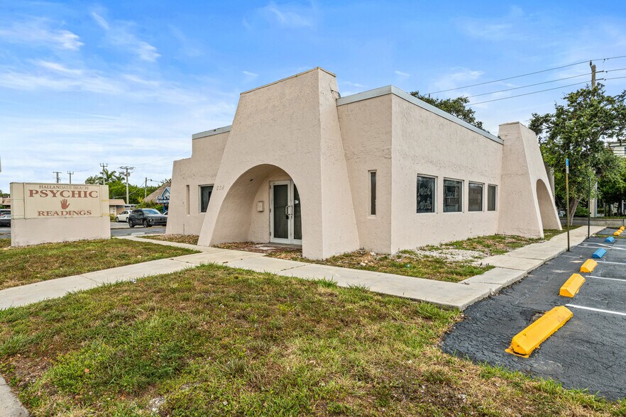 834 W Hallandale Beach Blvd, Hallandale Beach, FL à louer - Photo de l’immeuble – Image 2 sur 19