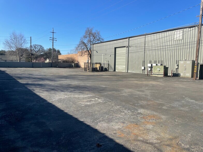 3904 Winters St, Sacramento, CA à louer - Photo de l’immeuble – Image 3 sur 14