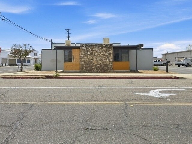 211 M St, Fresno, CA à vendre Photo de l’immeuble– Image 1 sur 17