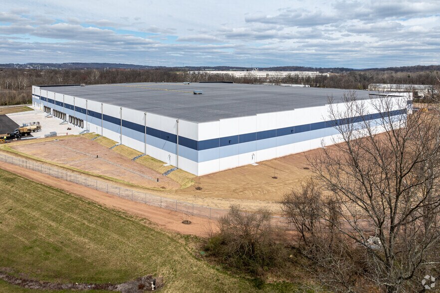 60 Industrial Rd, Elizabethtown, PA à vendre - Photo de l’immeuble – Image 3 sur 12